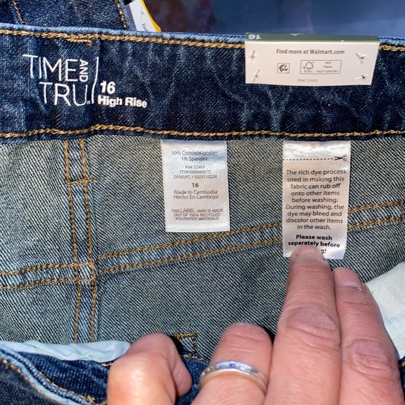 Time & Tru Women's Dark Wash Raw Edge Crop Pants - Picture 8 of 8